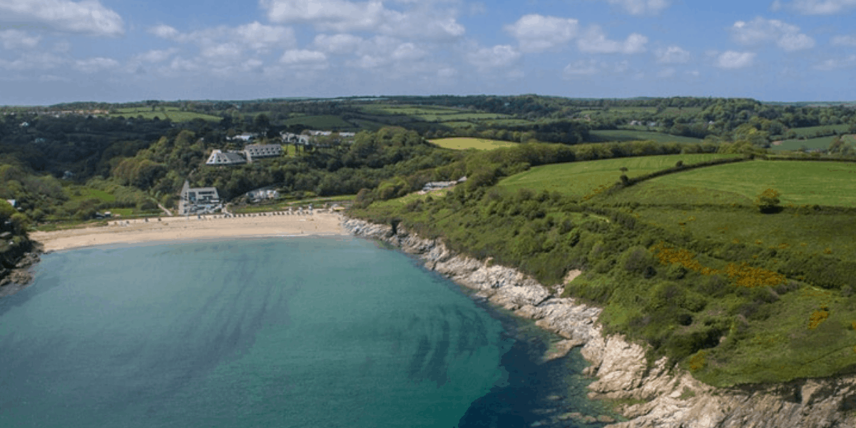 maenporth-beach-cornwall-the-working-boat-pub